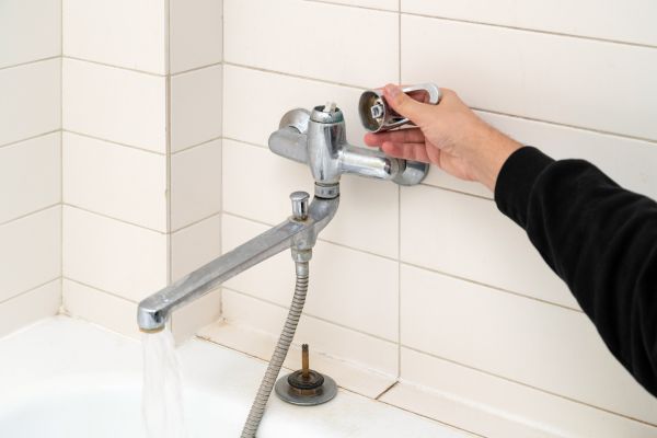 Leaky Bathtub Repair in Joliet